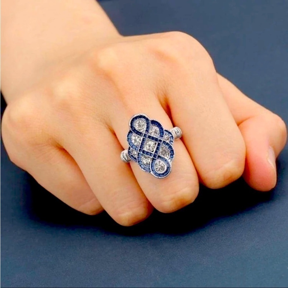 Unique design ring 💍 brand new!